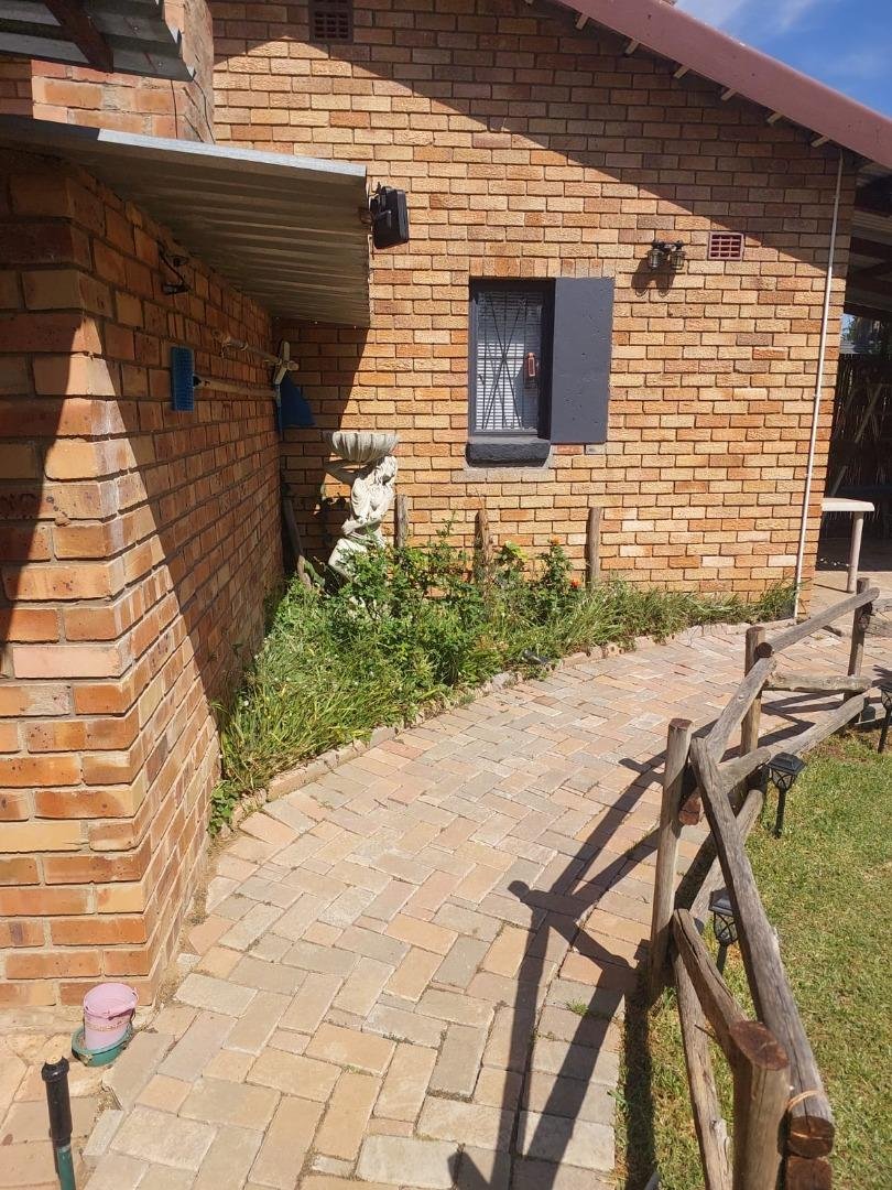 4 Bedroom Property for Sale in Lourenspark North West